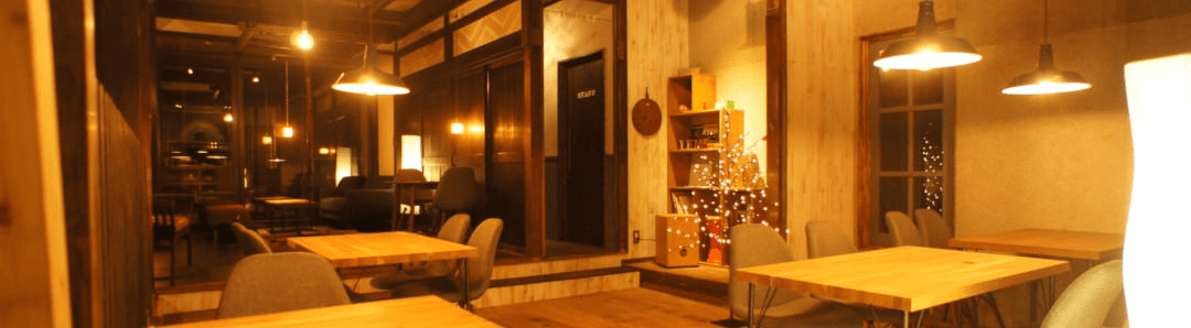 茨城・大子町のリノベーションカフェ＆ゲストjハウス　咲くカフェ。フロア。